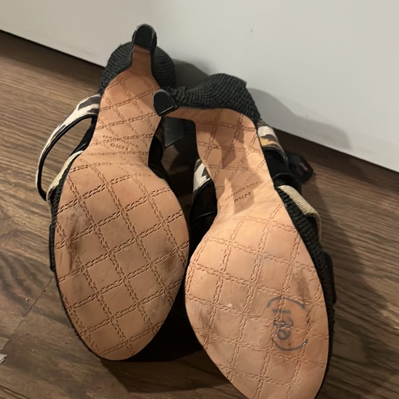 L. A. M. B Eben Raffia Strappy Platform Heels, never worn size 9.5 - Picture 4 of 4